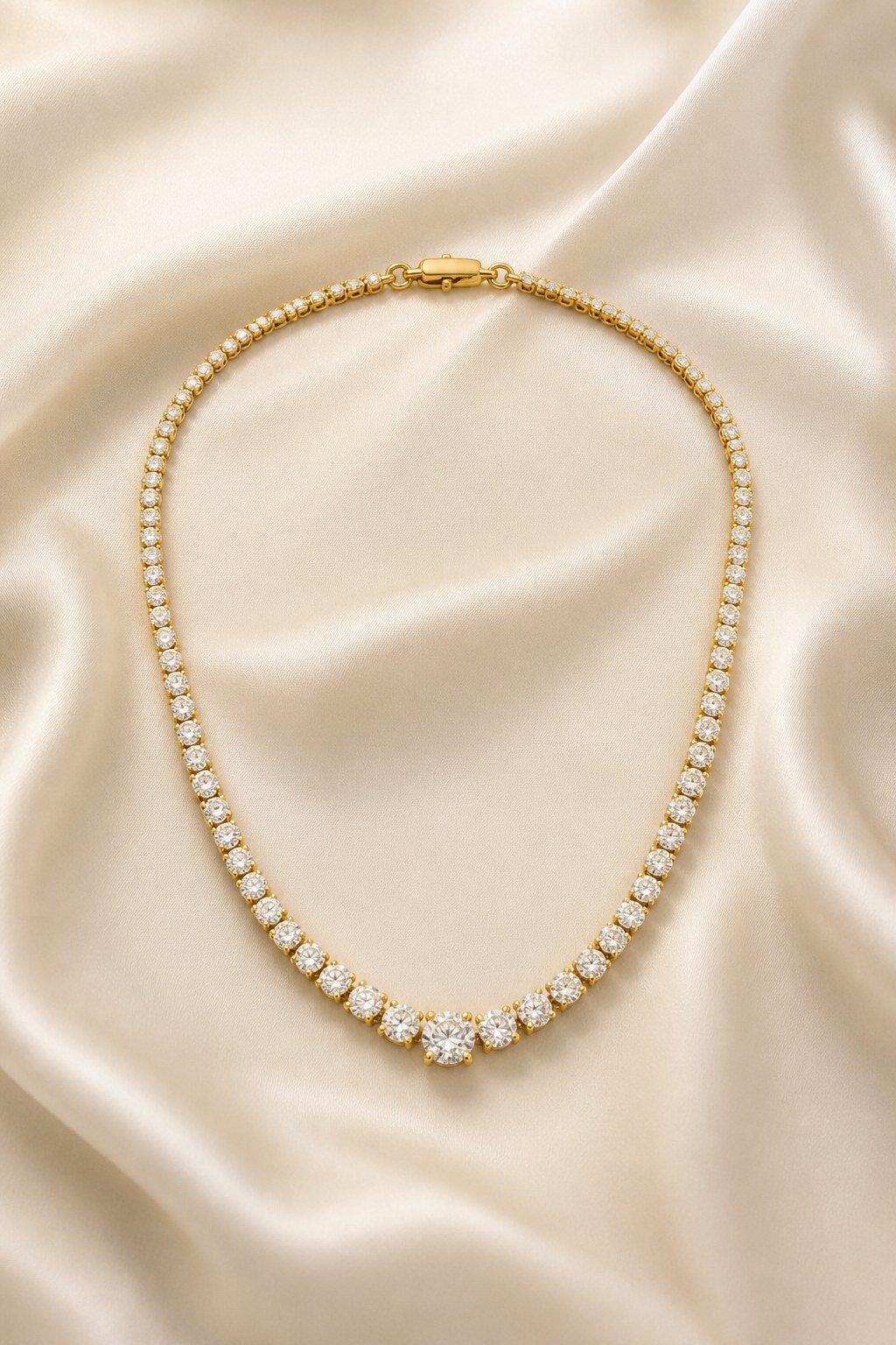 AURÉLLE Étoile necklace in yellow gold and diamonds
